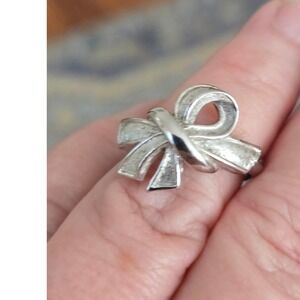 Avon Silvertone Bow Ring Sz 6.5 Vintage